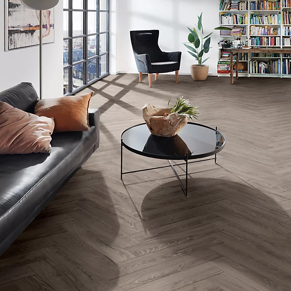 GoodHome Chesterfield Grey Natural Oak effect Synchronic Herringbone Laminate Flooring, 0.87m² - Image 4